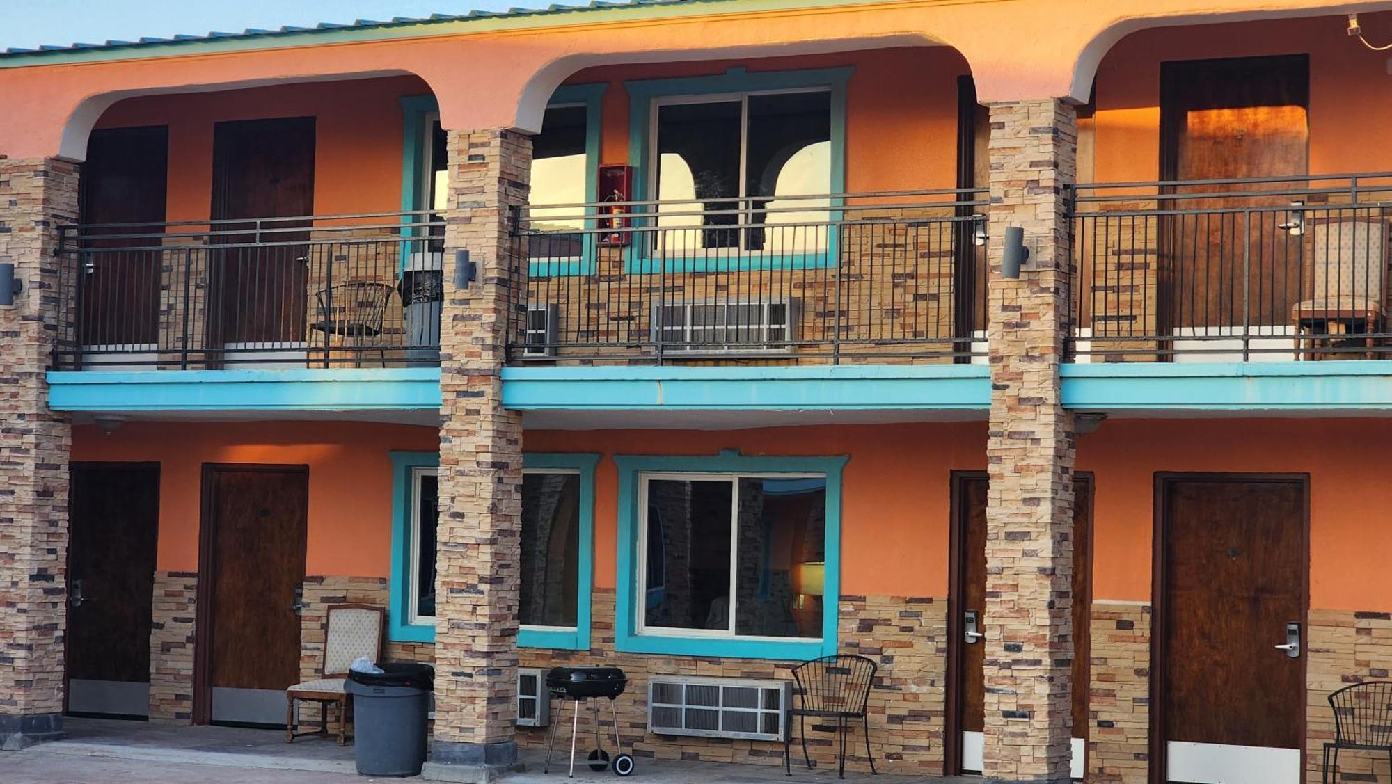 B&J Hotel And Apartments Pecos Exterior foto